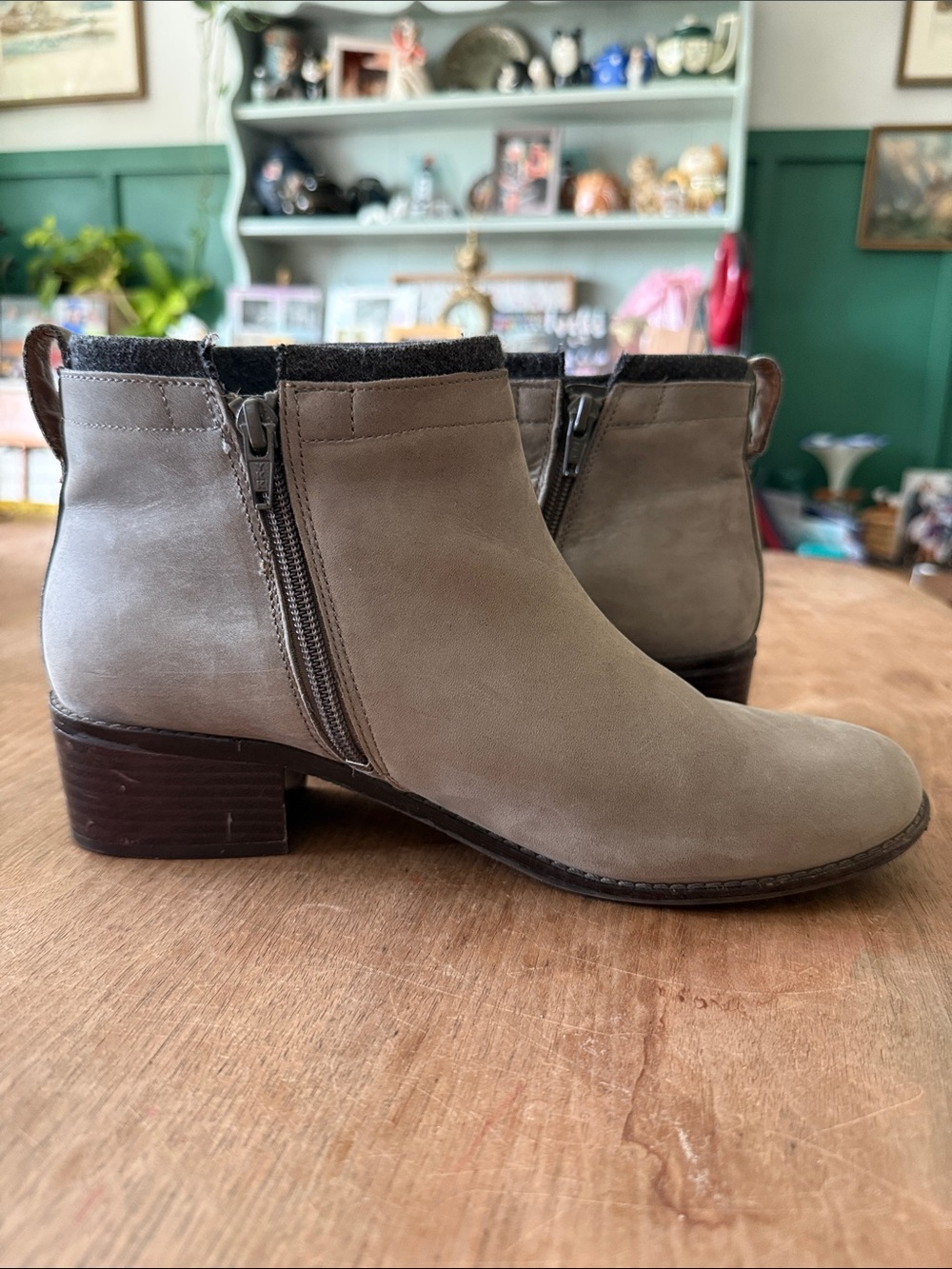 Vionic Sz 9 Joslyn Taupe & Gray Ankle Booties Weather Resistant Support - Picture 5 of 13